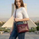 AR-کیف دوشی زنانه چرم طبیعی آروین چرم کد 145زرشکی